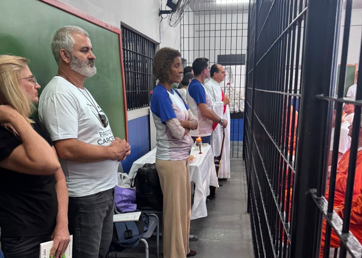 PASTORAL CARCERÁRIA LEVA ESPERANÇA E CELEBRA A FÉ NA PEL 1 EM LONDRINA