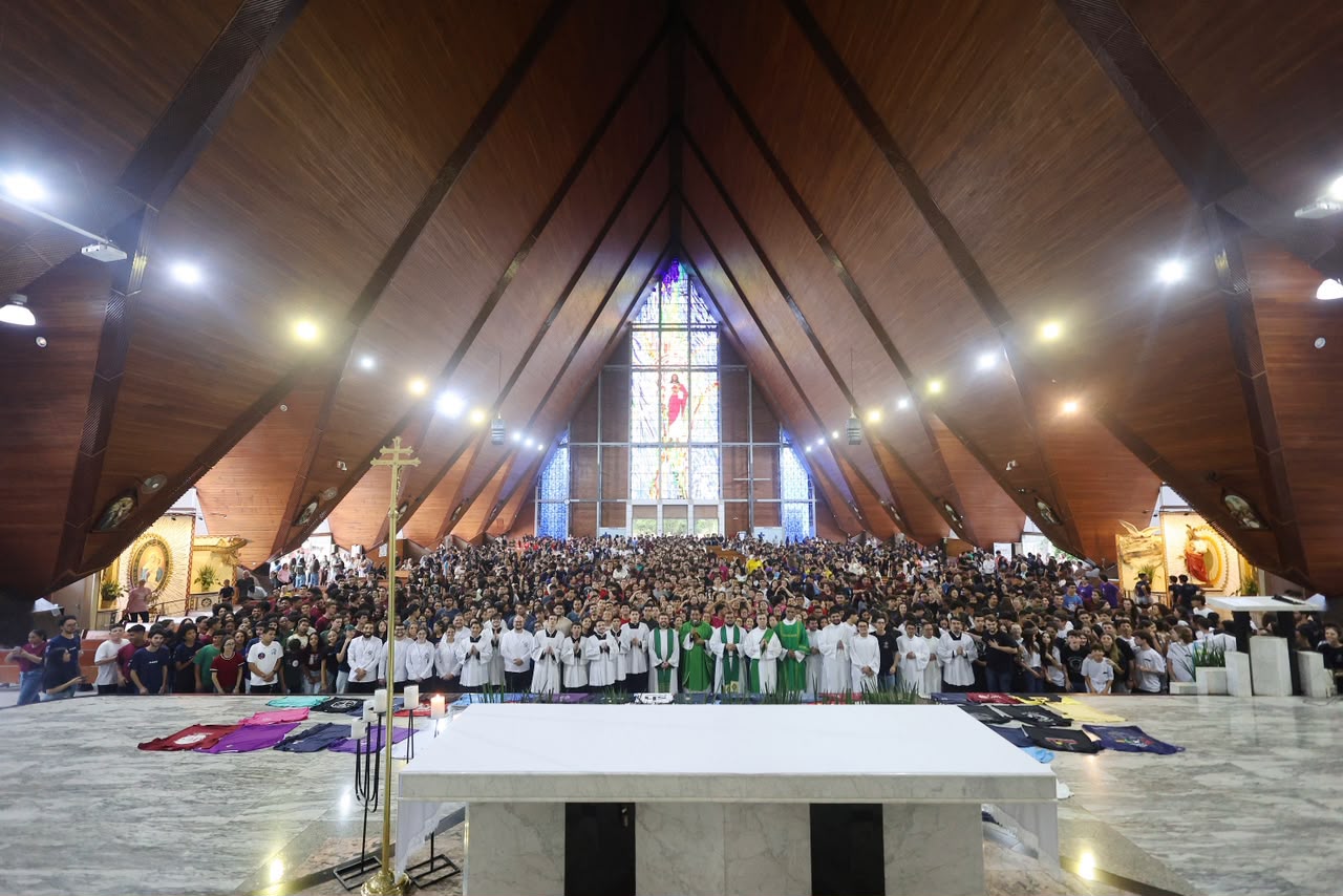 6ª JORNADA MISSIONÁRIA DA JUVENTUDE REÚNE 3.500 JOVENS NA CATEDRAL DE LONDRINA